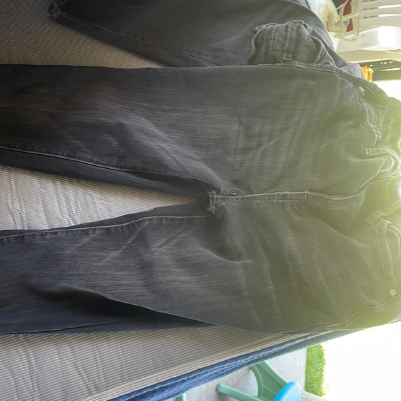 No boundaries size 5 black jean capris - Picture 3 of 3